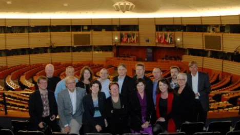 Hela gruppen informatörer samlade i Europaparlamentets sessionssal i Bryssel. FOTO: Kent Norberg