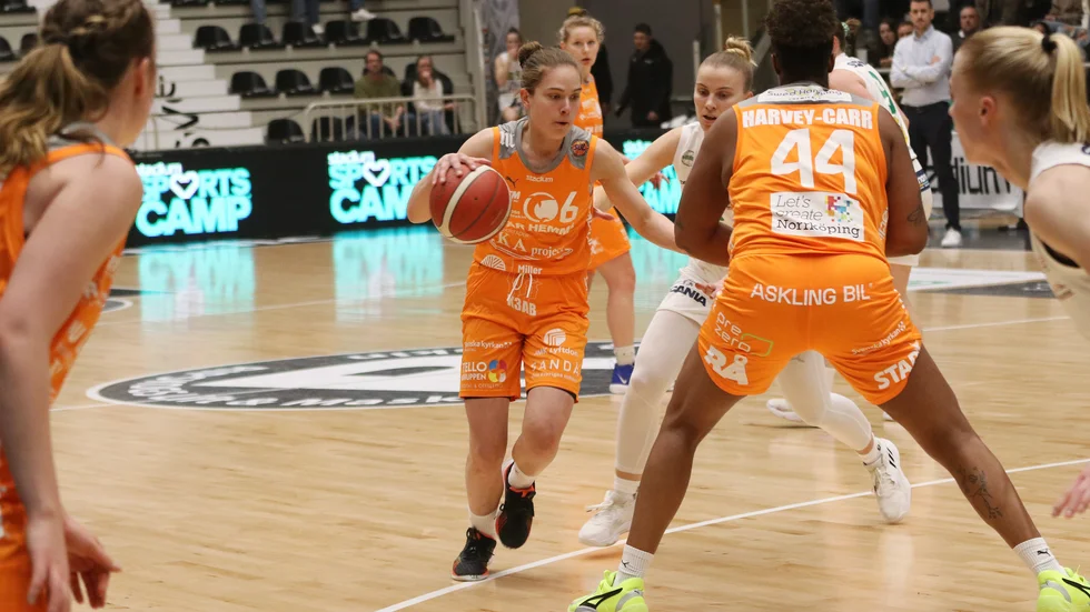 Lovisa Hjern är, i likhet med Rakel Gyberg och Sofia Pelander, klar för en ny säsong i Stadium Arena. 