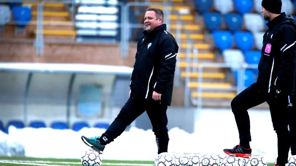 Förlust. Roar Hansen, ÅFF:s tränare, fick se sitt lag förlora mot Degerfors på bortaplan med 0-2. Nu väntar en knapp veckas träningsläger i Turkiet.