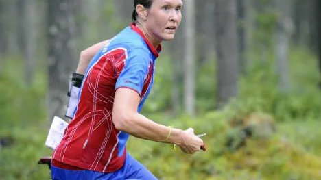 Förre storlöparen Lena Turesson hade inga problem med att besegra sina konkurrenter i orienterings-DM. foto: martin thelénius/expressum
