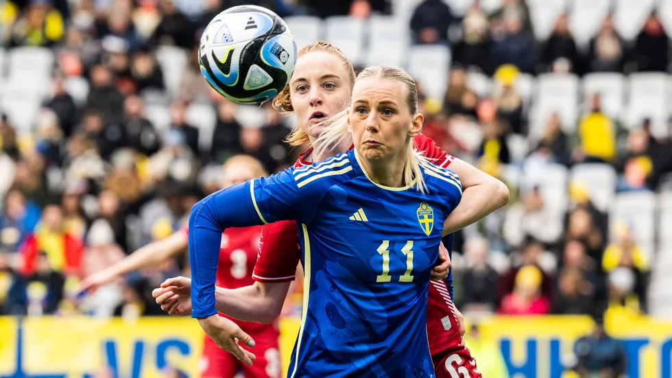 Vadstenatjejen och LFC-bekantingen Stina Blackstenius, numera hemmahörande i Arsenal, blev mållös mot Danmark.