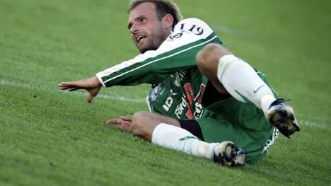 Bodens BK och veteranen Peter Sedunov är nere i rejäl brygga. Men 31-åringen hoppas att laget kan och lyckas samla kraft för att resa sig igen. " Jag har aldrig varit med om en säsong med så mycket otur och missflyt. Jag hoppas verkligen att vi får tillbaka något under  återstående matcherna".