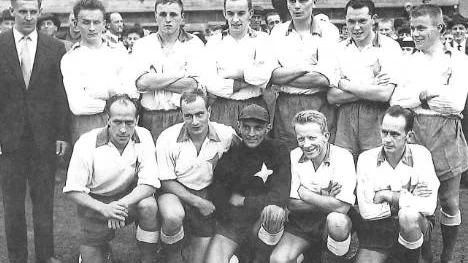 IFK Luleås seriesegrare, div II Norrland 1959. Knästående från vänster Lennart Samuelsson, Bernt Larsson, Tore Landström, Sören Jönsson och Jerry Grahn. Övre raden från vänster: Lennart Isaksson, Rune "Lappen" Olofssson, Sture Lindvall, Thure Isaksson, karl-Östen Ågren, Mats Granberg och Bengt "Garvis" Öhman.Foton ur IFK Luleås 100-årsbok