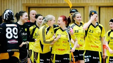 Vild glädje. Emilia Olausson kvitterade och avgjorde mot Hudiksvall.