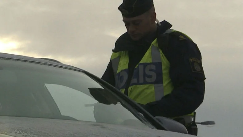 MALMÖ 20130211 - Ursäkterna duggar tätt när rattfulla ertappas: "Jag tog en styrketår i väntan på polisen". I Norge är det förbjudet med styrketårar upp till sex timmar efter en trafikolycka. Nu utreds om Sverige ska följa efter. Foto Anna Eriksson SCANPIX kod 10510