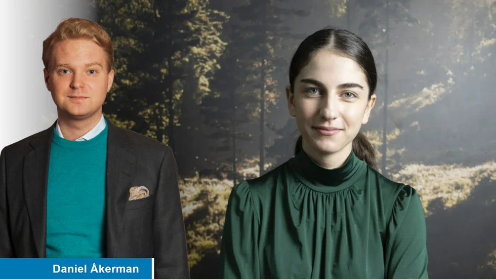 Klimat- och miljöminister Romina Pourmokhtari (L) ska inte låta sig bufflas runt av Magdalena Andersson (S) och den övriga oppositionen.