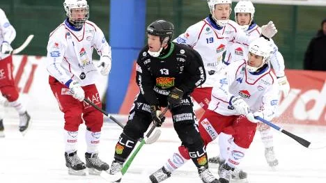 Peter Stock, Jimmy Berglund och Emil Viklund försökte göra gemensam sak för att stoppa storstjärnan Magnus Muhrén. Det gick sisådär.