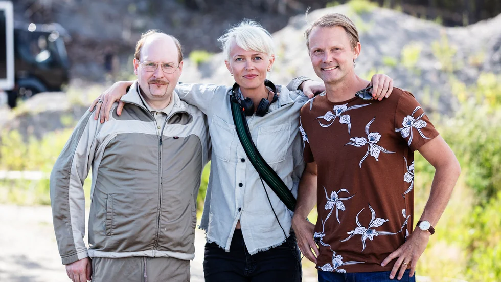 Henrik Dorsin, Josephine Bornebusch och Felix Herngren under inspelningen av den sjunde "Solsidan"-säsongen 2019. Arkivbild.