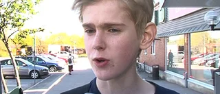 Albin är bäst på att sälja majblommor