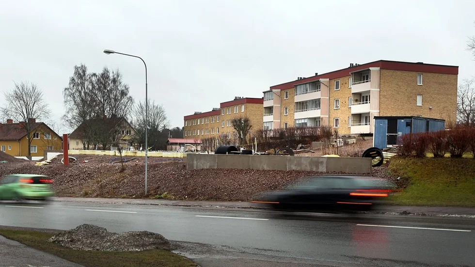 Betongplattan till de första tre radhusen göts redan i november 2011.
