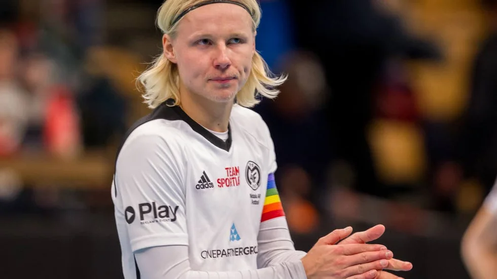 Motala AIF:s lagkapten Simon Karlsson är en av tre Maifspelare som på onsdagen provspelar för Jönköpings Södra.