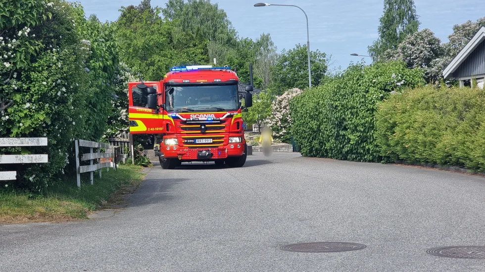 Räddningstjänsten kontrollerade brandrök från villa i Lindö.