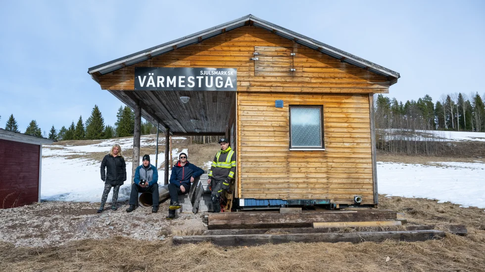 Pulkbacken på Ollesberget i Sjulsmark blir populärare och populärare för varje år. Nu har man just avslutat backens tjugonde säsong. Här ses Pernilla Nilsson, Johan Leijon, Niklas Eriksson och Mikael Christoffersson från Sjulsmarks sportklubb.