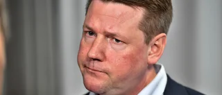 S håller krissamtal runt om i landet