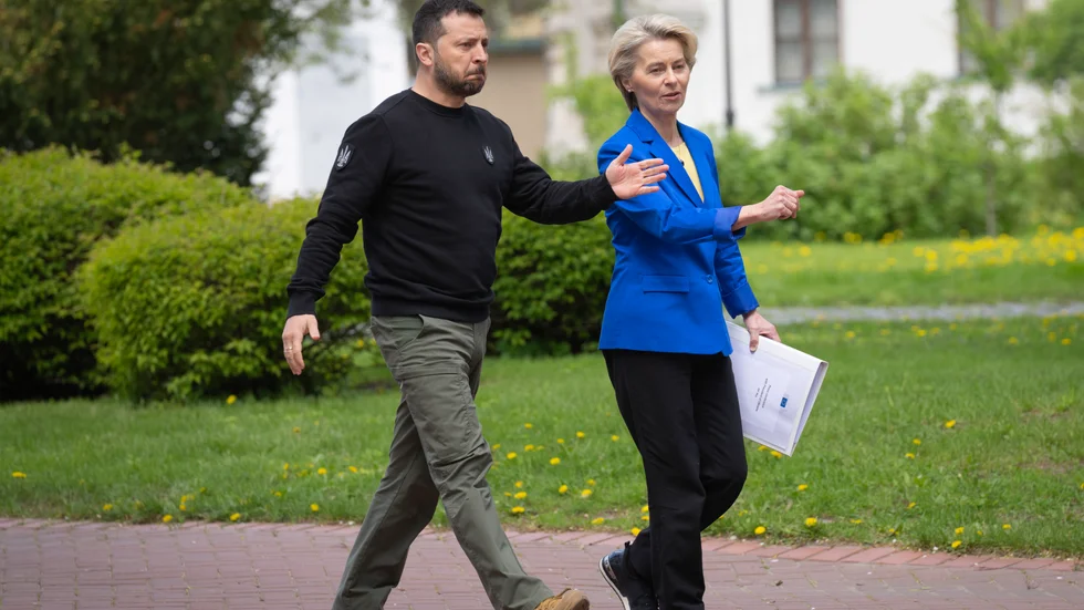 Ukrainas president Volodymyr Zelenskyj tillsammans med EU-kommissionens ordförande Ursula von der Leyen i Kiev.