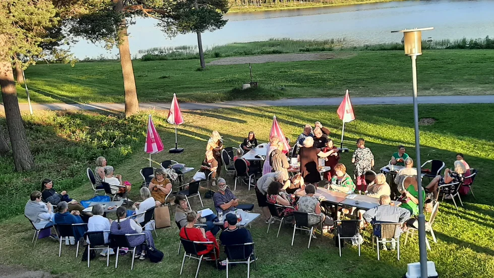 Midnattsolsstickning vid Talvatissjön.
