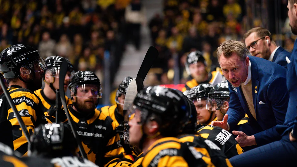 Hoppet om guld vill Robert Ohlsson och hans lag inte ge upp. Men vägen dit är lång, tuff och svår. Tre raka segrar krävs.