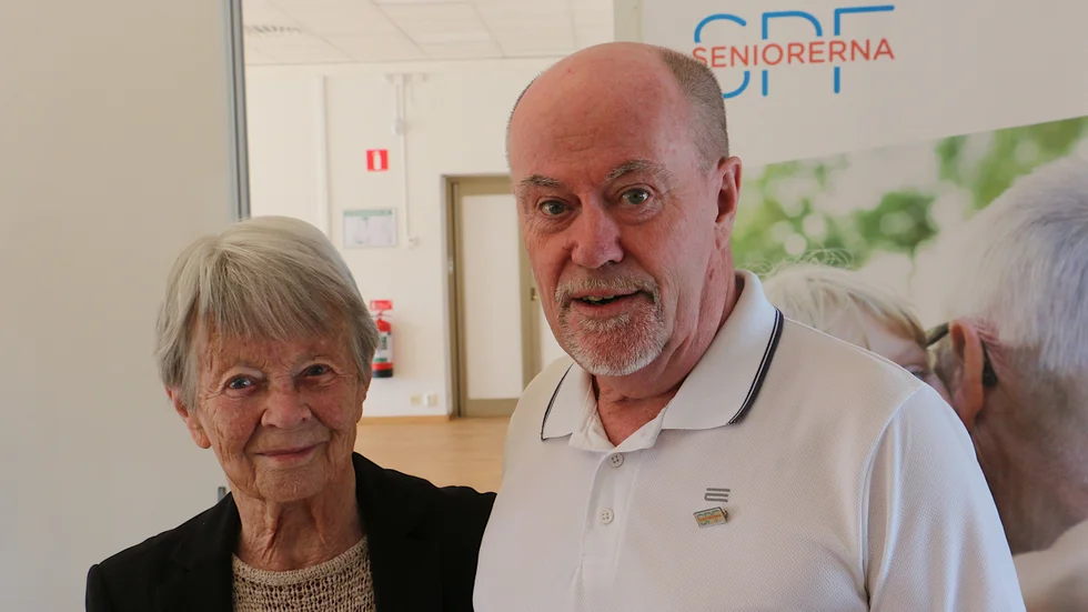 Maj-Britt Sandstedt, hedersmedlem, uppvaktades lite extra vid jubileet av ordförande Håkan Hermansson. Hon har varit medlem sedan 1992.