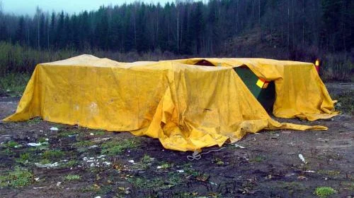 I två container på Adlerskogs avfallsanläggning utanför Kisa förvaras nu det miljöfarliga avfallet som innehåller isocyanat. Räddningstjänsten hjälpte till med saneringen.