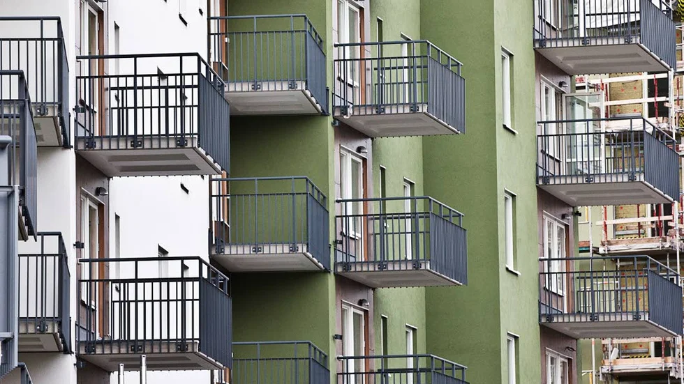 Bostadsrättspriserna tickar uppåt igen. Här balkonger i Industristaden i Uppsala.