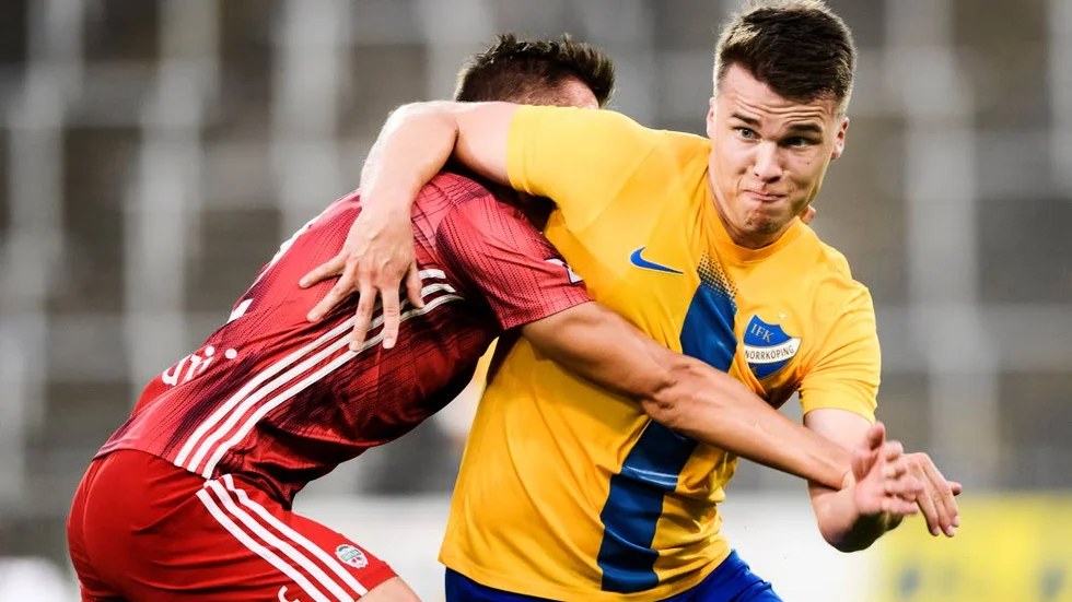 Simon Skrabb under matchen mot FK Liepaja på Östgötaporten.