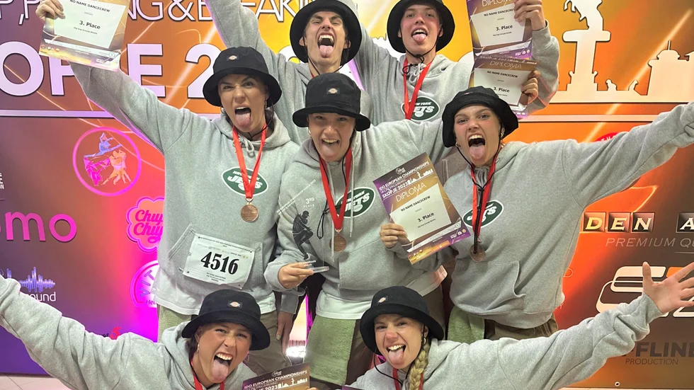 No Name Dance Crew med Tindra Tumegård, Wilma Roswall, Ella Jenshammar, Pelle Bendelin, Jonathan Sigalit, Sandra Svensson och Elin Lindvall vann EM-brons.