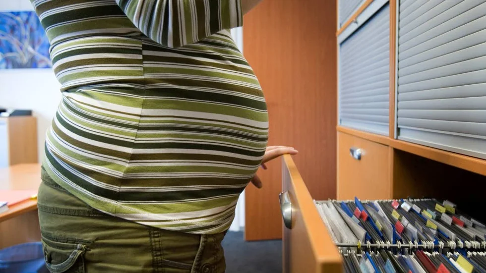 Gravid. Många mödrar snusar genom graviditeten.