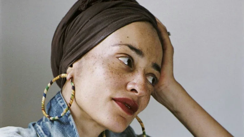 Zadie Smith. Zadie Smiths roman ”Swing time” har recenserats av Ingemar Nilsson.