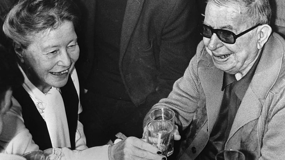 Existentialister. Den franske filosofen och författaren Jean-Paul Sartre och Simone de Beauvoir på en tillställning i Paris 1974.