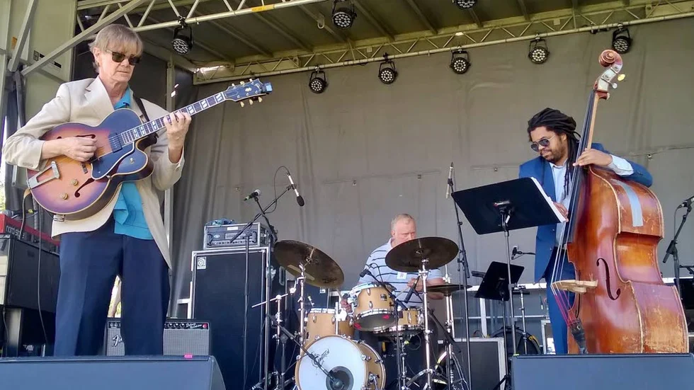 Festival. Tomas Janzon Trio bestående av musikerna, Tomas Janzon, Bengt Stark och Rubem Farias var ett av många band som besökte Kalottjazz och bluesfestivalen i helgen.