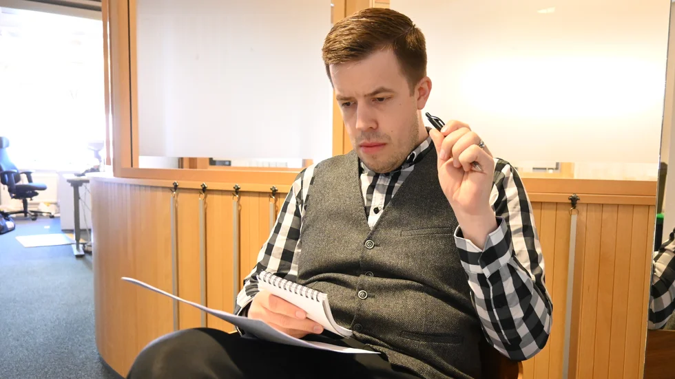Leo Wikberg funderar på en kommande ledartext.