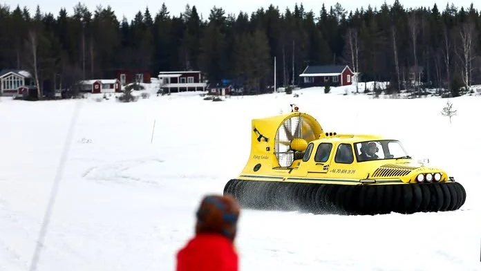 Inom kort väntas förfallstrafiken med svävare dra igång för de fast boende i Luleå skärgård.