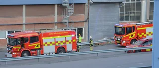 Mindre brand i isolering i industribyggnad