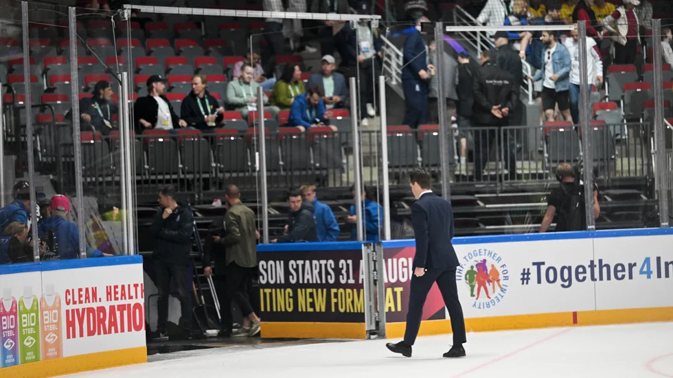 Uttåget. Sam Hallam lämnar VM-rinken i Riga som en förlorare.