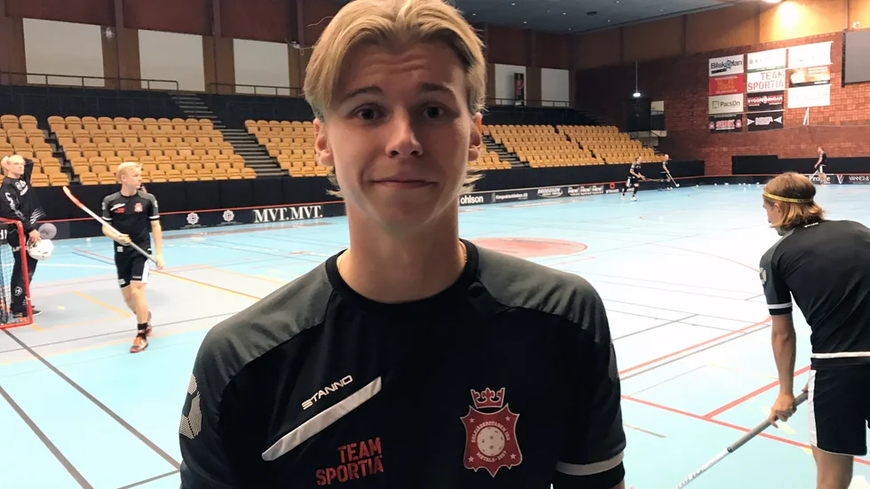 Oscar Bierfeldt är glad att vara hemma igen i Motala. Nu vill han bygga något, både på innebandyplanen och i företaget Radiomasten där han jobbar och vill vidareutbilda sig.