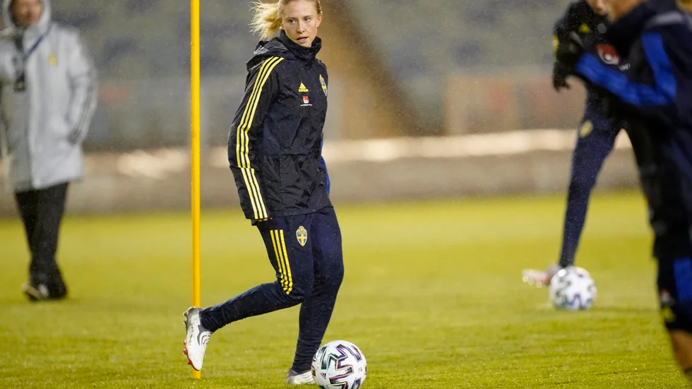 Rebecka Blomqvist stod över torsdagens VM-kvalmatch mot Finland, och missar också tisdagens möte med Slovakien.