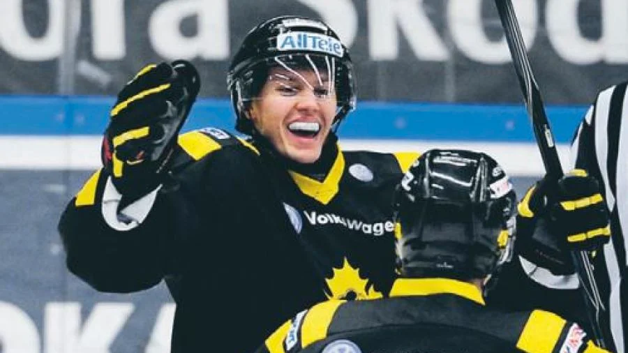 Marcus Wallmark i AIK-tröjan. 