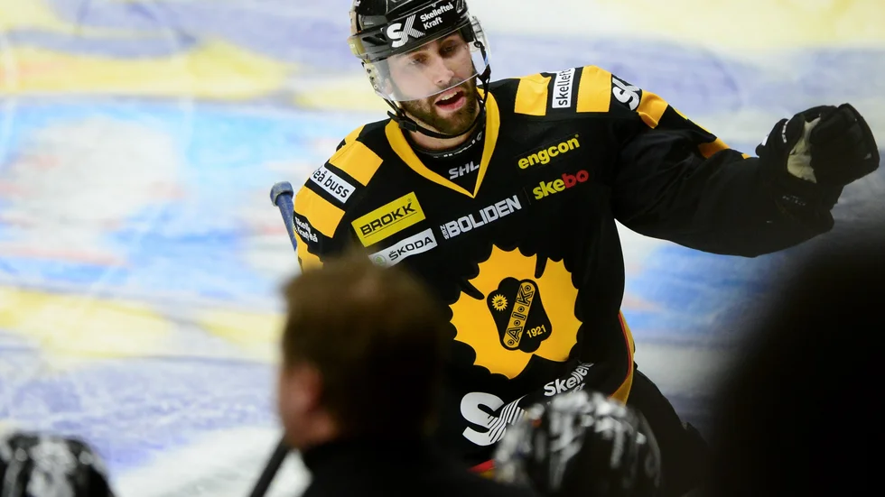 Johan Alm spelar inte AIK:s första träningsmatch mot Björklöven.