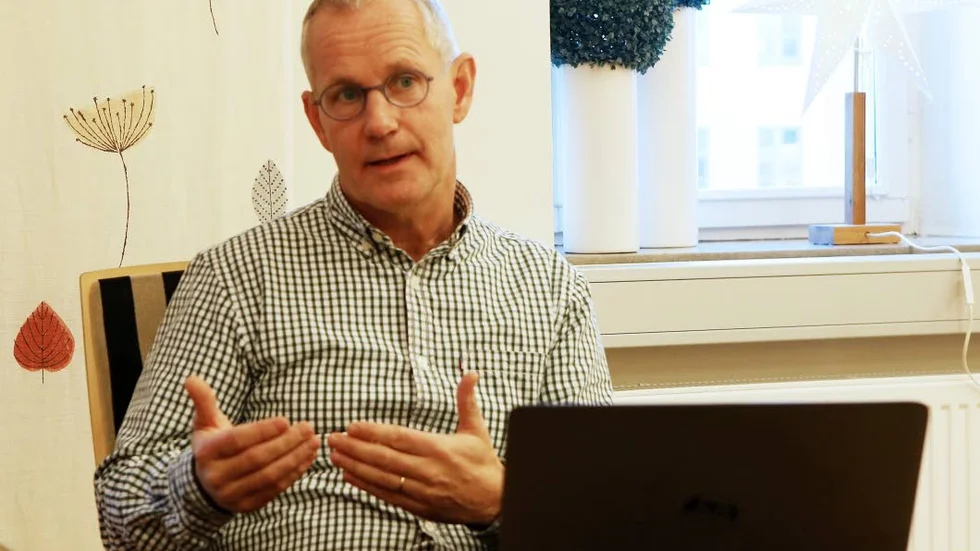 Lars Löfgren på Hyresbostäder hoppas få både ris och ros från hyresgästerna i den nyligen utskickade enkäten.