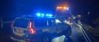 Vansinnesfärd på E4 slutade i diket – flydde polisen i 240 knyck