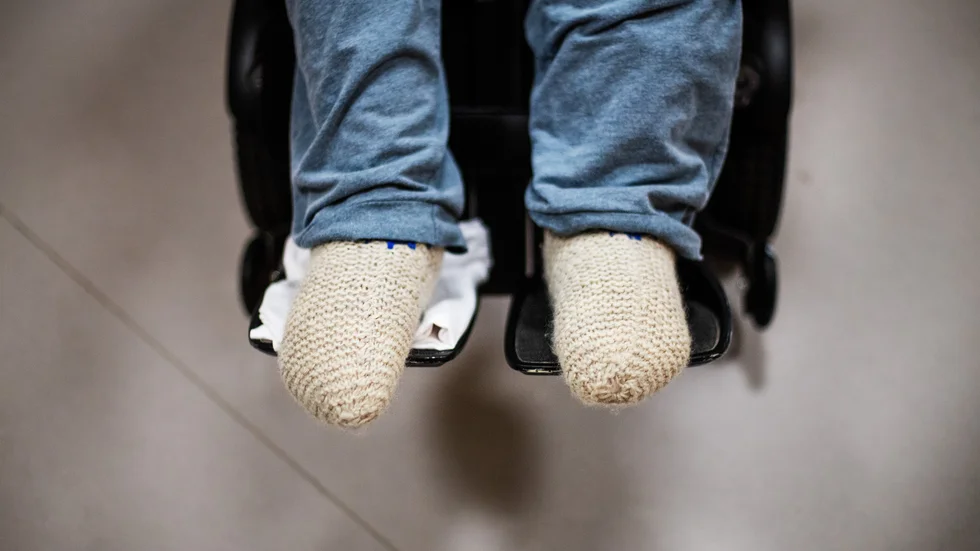 Varför ska de konkreta åtgärder som vi och andra seriösa aktörer länge har föreslagit behöva vänta på ännu en utredning, medan kriminella fortsätter att plundra välfärden och utsätta de mest sårbara i vårt samhälle, undrar Hans Dahlgren, vd för Humana Assistans.