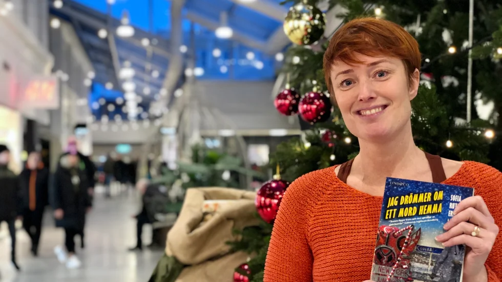 Utöver succékalendern "Mordnatt råder, tyst det är i husen" är Sofia Rutbäck Eriksson även aktuell med en fysisk bok. "Jag drömmer om ett mord hemma" är det senaste tillskottet bland böckerna om Katarinas eminenta detektivbyrå.