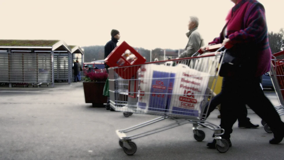 Försäljningsutvecklingen i butik uppgick till 2,1 procent under månaden. Butiksförsäljningen stod för hela månadstillväxten.