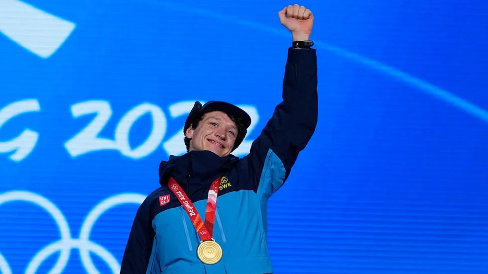 Nils van der Poel fick sin OS-guldmedalj på måndagen.