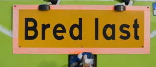 Sex meter brett fordon hindrar trafik på söndagskvällen