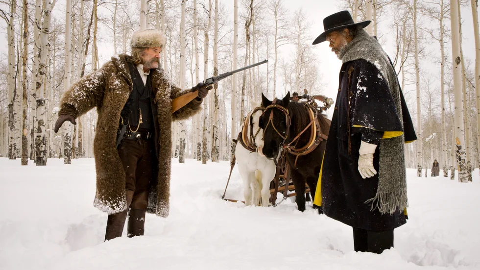 Kyligt. Kurt Russell och Samuel L Jackson spelar två prisjägare i ett snöigt Wyoming, i Quentin Tarantinos "The hateful eight". Foto: SMPSP.