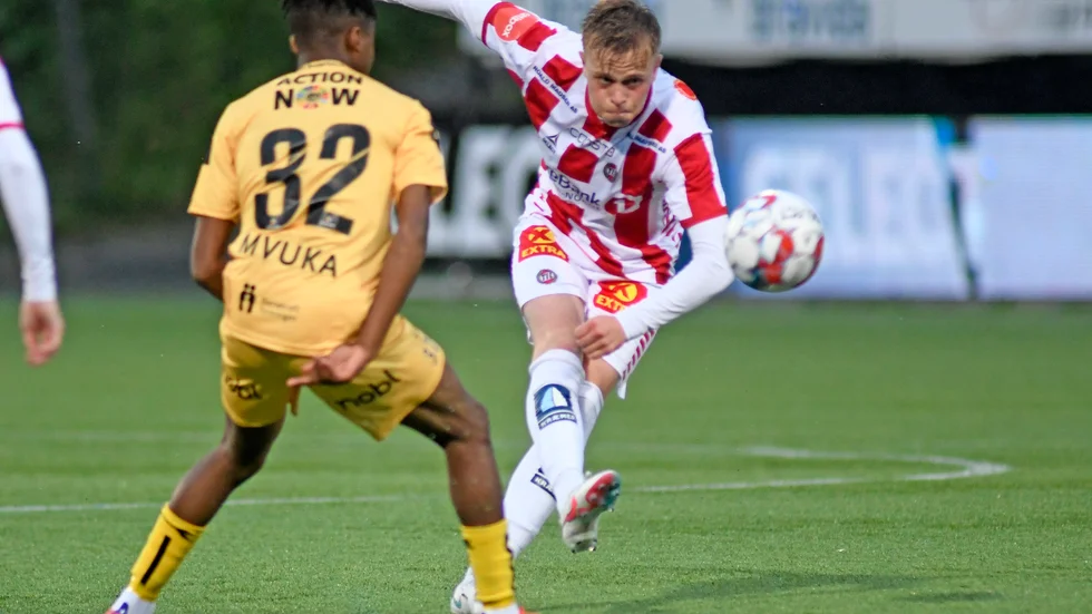 Tomas Totland (höger) är klar för Häcken. Arkivbild.