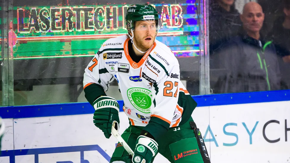 Fredrik Lindblom i Kristianstads matchuniform säsongen 2019/20. Backen förstärker NSK i mellandagarna.