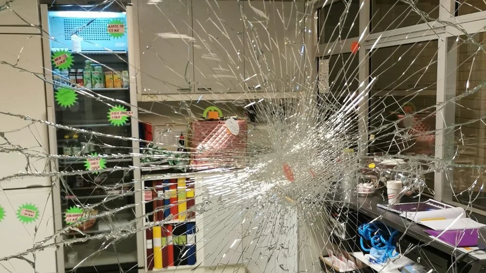 Glasrutan slogs sönder vid inbrottet natten till tisdag. 