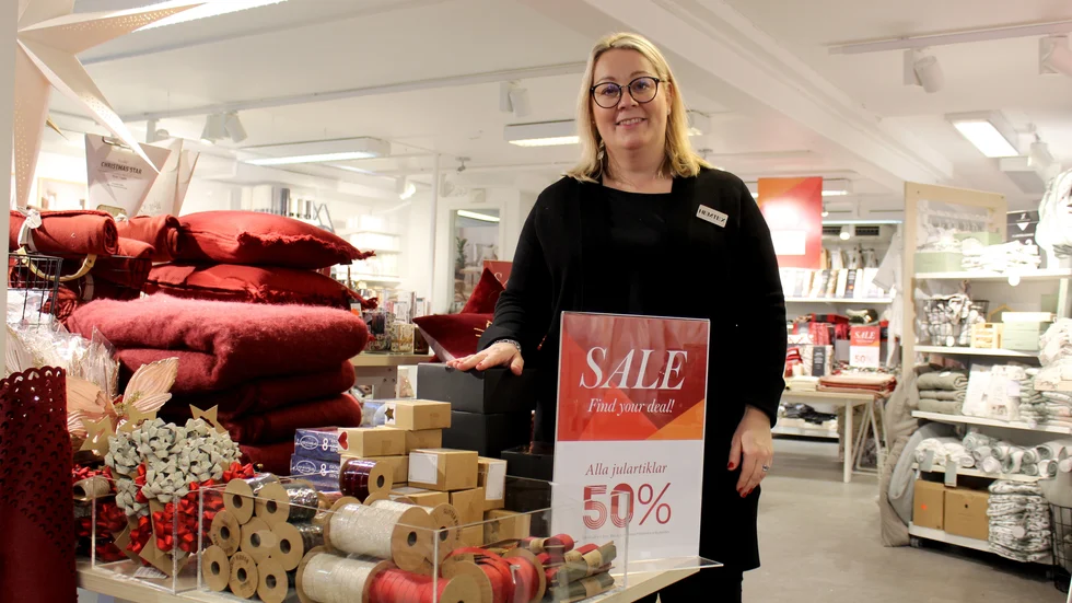 "Många passar på att köpa julsaker inför nästa år på rean." berättar Malin Lindström på Hemtex. 